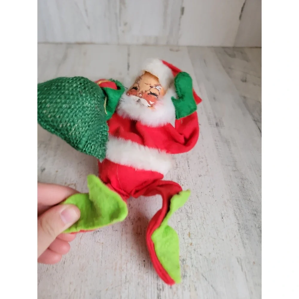 Annalee Santa Claus sitting gift bag Xmas vintage mobility doll home decor